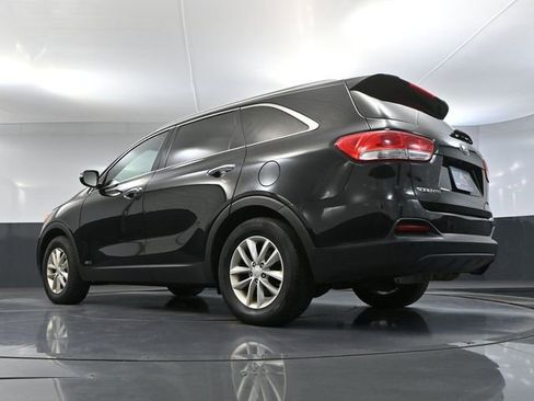 Used 2017 Kia Sorento LX w/ LX Convenience Package AWD/4WD image 48