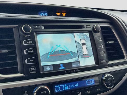 Used 2018 Toyota Highlander Limited Platinum FWD image 23