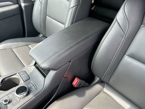 Used 2025 Cadillac XT4 Premium Luxury image 17