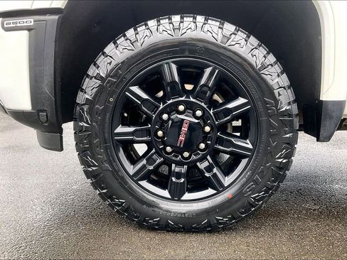 Used 2024 GMC Sierra 2500 AT4 w/ Technology Package image 35