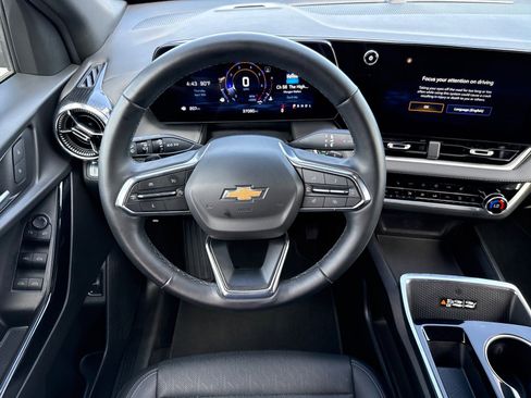 Used 2025 Chevrolet Equinox LT w/ Convenience Package II image 13