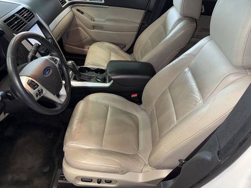 Used 2015 Ford Explorer XLT w/ Equipment Group 202A AWD/4WD image 16