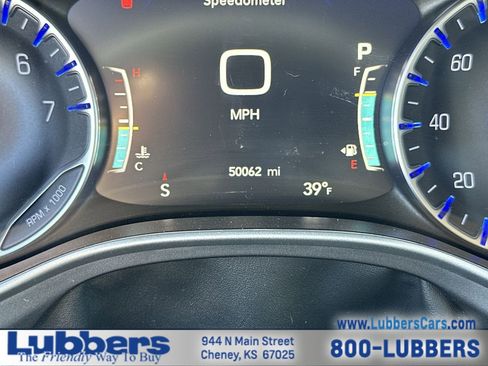 Used 2024 Chrysler Pacifica Touring-L image 15
