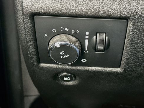Used 2022 Jeep Grand Cherokee Laredo X AWD/4WD image 17