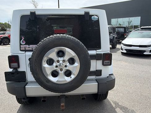 Used 2012 Jeep Wrangler Unlimited Sahara w/ Dual Top Group AWD/4WD image 9