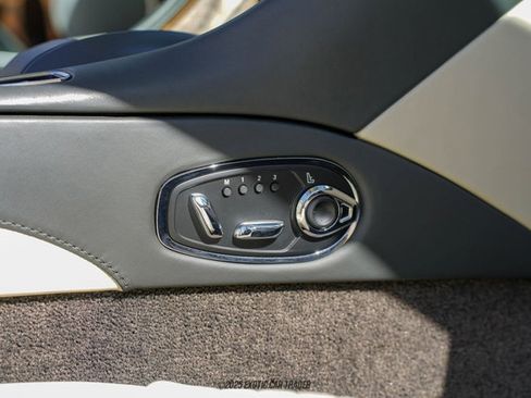 Used 2020 Aston Martin DB11 Volante image 45