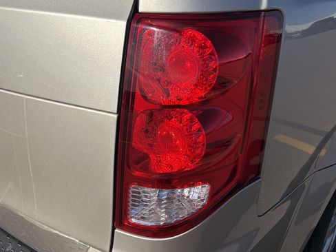 Used 2016 Dodge Grand Caravan SE w/ Quick Order Package 29E SE FWD image 17