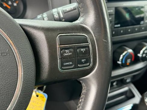 Used 2016 Jeep Patriot High Altitude AWD/4WD image 9