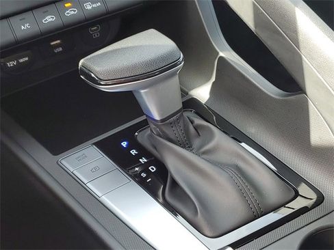 Used 2024 Hyundai Elantra SE image 31