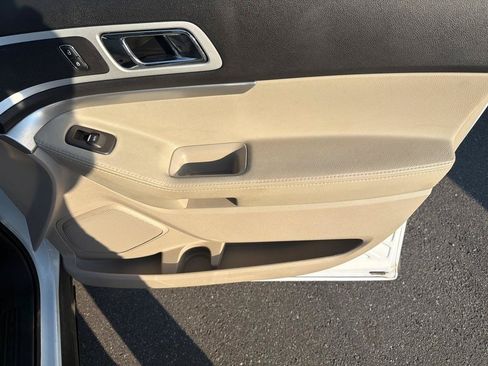 Used 2015 Ford Explorer XLT w/ Equipment Group 202B FWD image 28