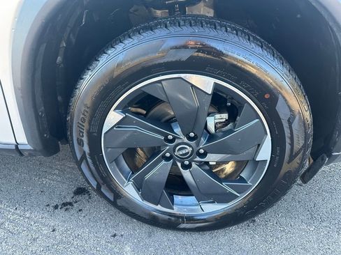 Used 2024 Nissan Rogue SV image 19