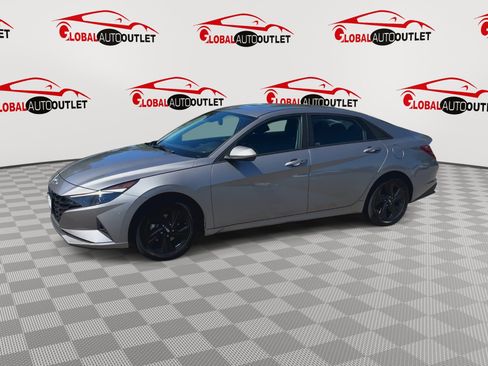 Used 2023 Hyundai Elantra Blue FWD image 4