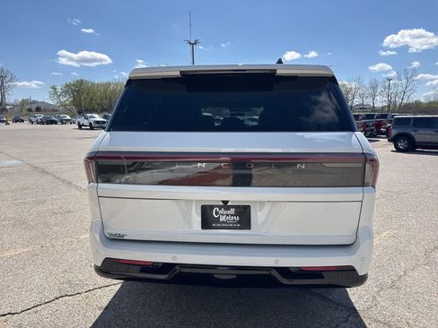 New 2026 Lincoln Navigator L Reserve AWD/4WD image 3