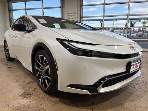 New 2026 Toyota Prius Plug-In Hybrid image 4