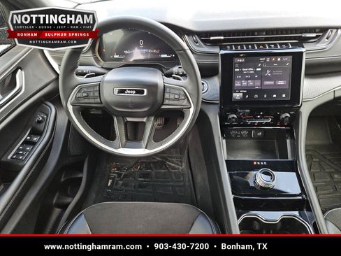 Used 2023 Jeep Grand Cherokee Altitude AWD/4WD image 12