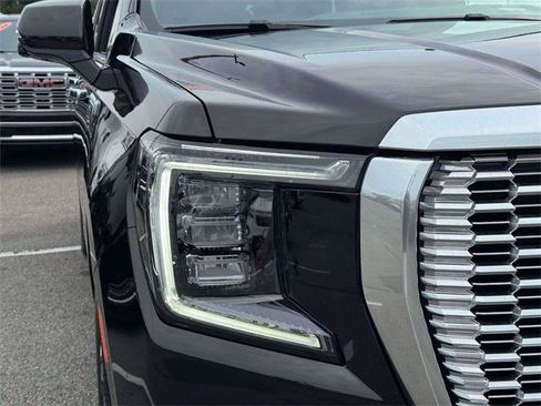 Used 2024 GMC Yukon XL Denali image 8