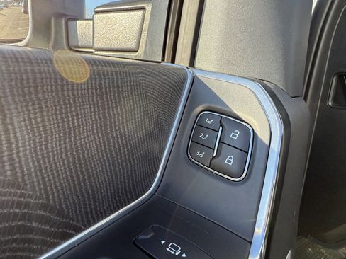 Used 2025 Ford F450 Platinum w/ FX4 Off-Road Package image 13