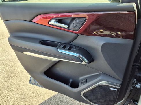 Used 2024 Chevrolet Traverse RS w/ LPO, Floor Liner Package image 23