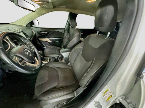 Used 2017 Jeep Cherokee Latitude w/ Safety/Convenience Group FWD image 13