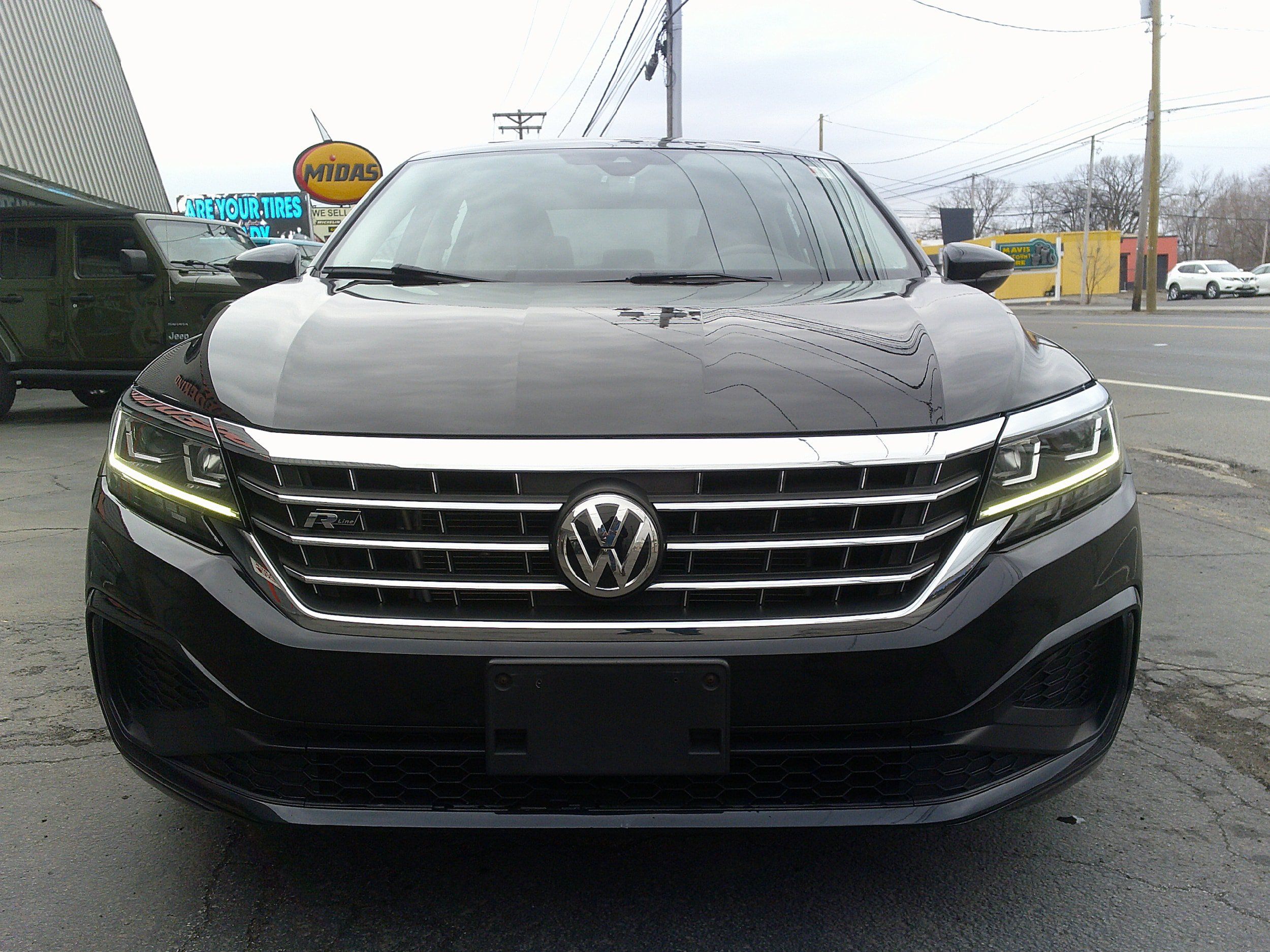 Used 2020 Volkswagen Passat 2.0T R-Line FWD image 9