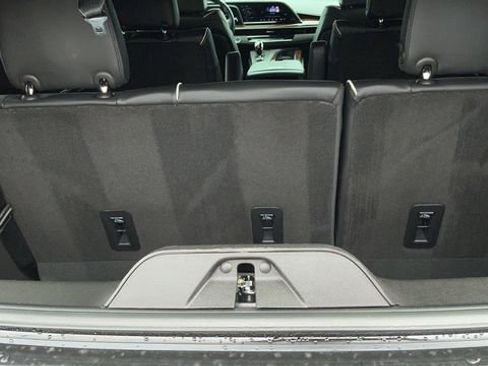 Used 2023 Cadillac Escalade Premium Luxury AWD/4WD image 24