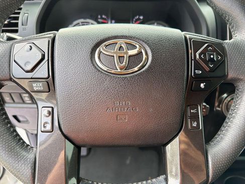 Used 2020 Toyota 4Runner TRD Off-Road AWD/4WD image 15