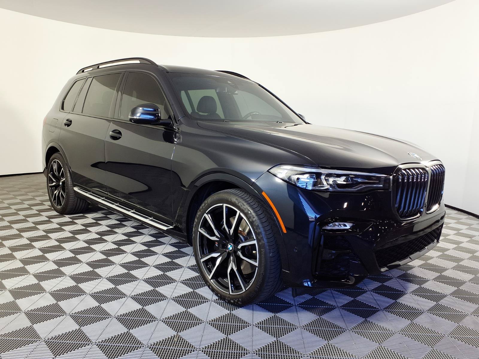 Used 2022 BMW X7 xDrive40i w/ M Sport Package AWD/4WD image 3