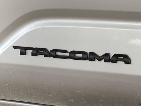 Certified 2025 Toyota Tacoma TRD Off-Road AWD/4WD image 10
