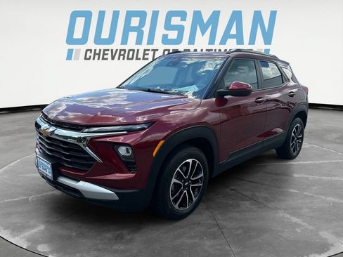 Used 2024 Chevrolet TrailBlazer LT w/ LT Cold Weather Package AWD/4WD image 2