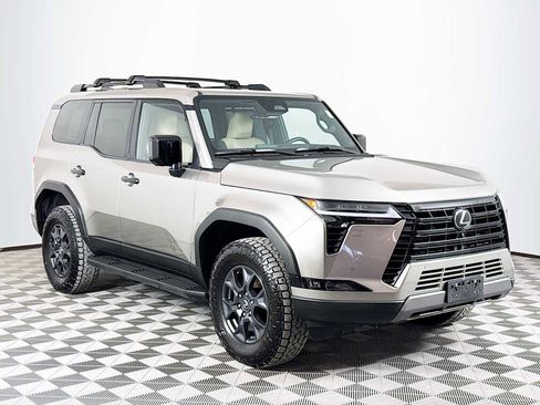 Used 2024 Lexus GX 550 image 3