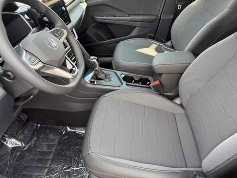 Used 2025 Volkswagen Taos SE image 10