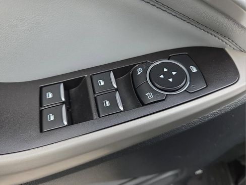 Used 2022 Ford Explorer XLT w/ Equipment Group 202A AWD/4WD image 16