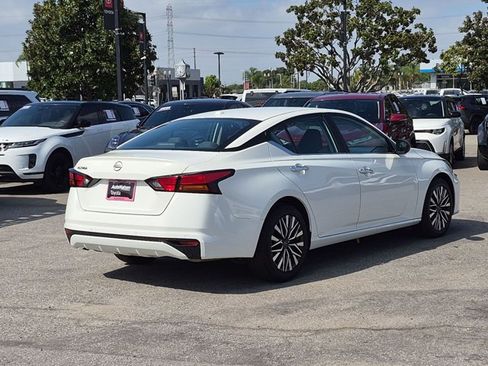 Used 2025 Nissan Altima 2.5 SV FWD image 5