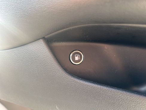 Used 2021 Chrysler Pacifica Touring-L image 10