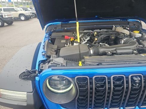 Used 2024 Jeep Wrangler Rubicon w/ Technology Group AWD/4WD image 20