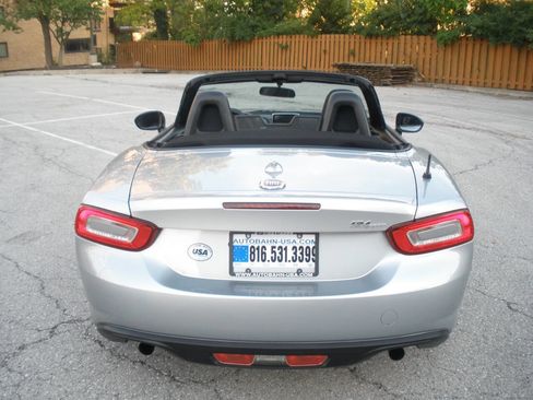 Used 2018 FIAT 124 Spider Classica w/ Technology & Siriusxm Group image 9