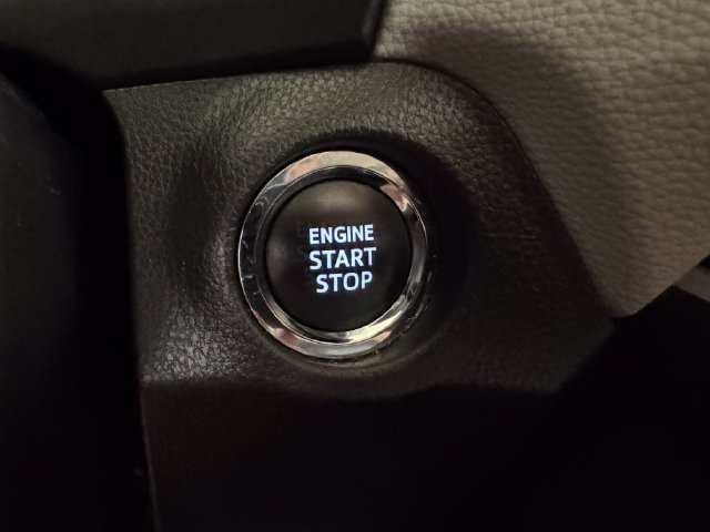 Used 2025 Toyota RAV4 XLE Premium FWD image 10