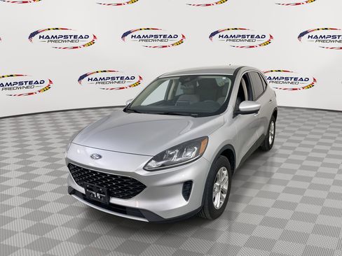 Used 2020 Ford Escape SE image 1