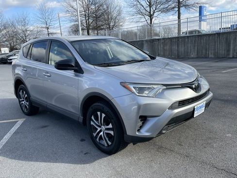 Used 2018 Toyota RAV4 LE image 2