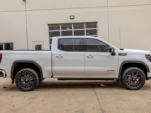 Used 2023 GMC Sierra 1500 AT4 w/ AT4 Premium Package image 10