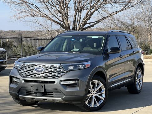 Used 2022 Ford Explorer Platinum w/ Equipment Group 601A image 2