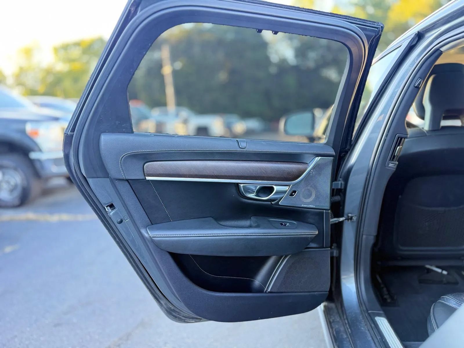 Used 2018 Volvo V90 T6 Cross Country w/ Convenience Package AWD/4WD image 29