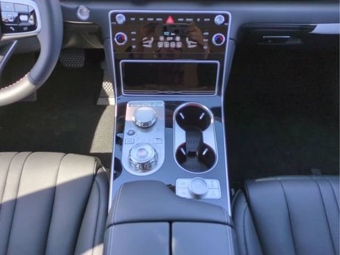 Certified 2025 Genesis GV80 2.5T Standard AWD/4WD image 17