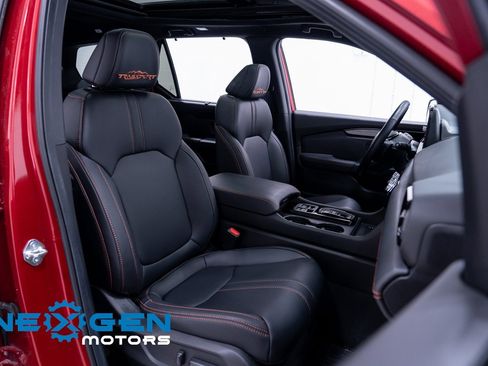 Used 2025 Honda Pilot TrailSport image 53