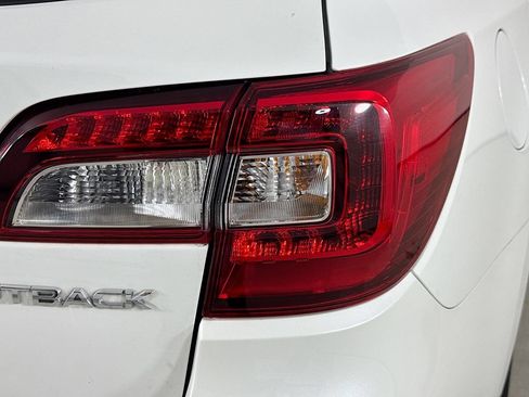 Used 2016 Subaru Outback 2.5i Limited AWD/4WD image 36