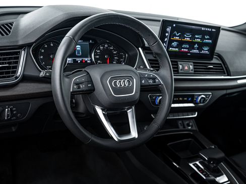 Certified 2025 Audi Q5 2.0T Premium image 9