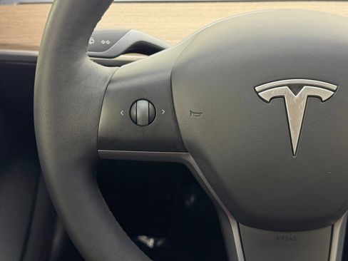 Used 2023 Tesla Model 3 Standard Range image 19