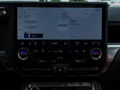 Used 2024 Lexus GX 550 w/ Accessory Package (Z1) AWD/4WD image 25