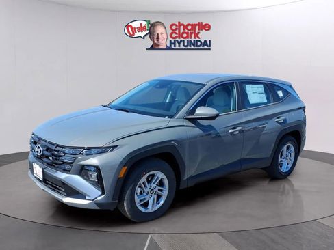 New 2026 Hyundai Tucson SE image 1