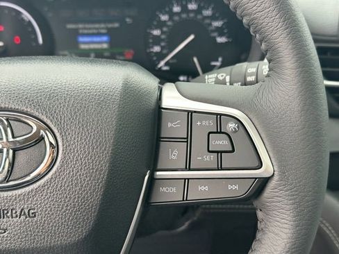 New 2026 Toyota Sienna XLE FWD image 14